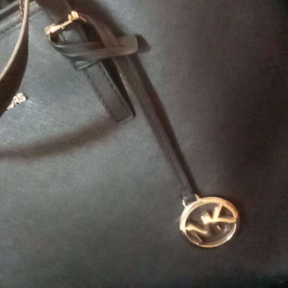 Michael Kors Jet Set Black Saffiano Leather Purse ,Tote .Like New - Picture 3 of 14